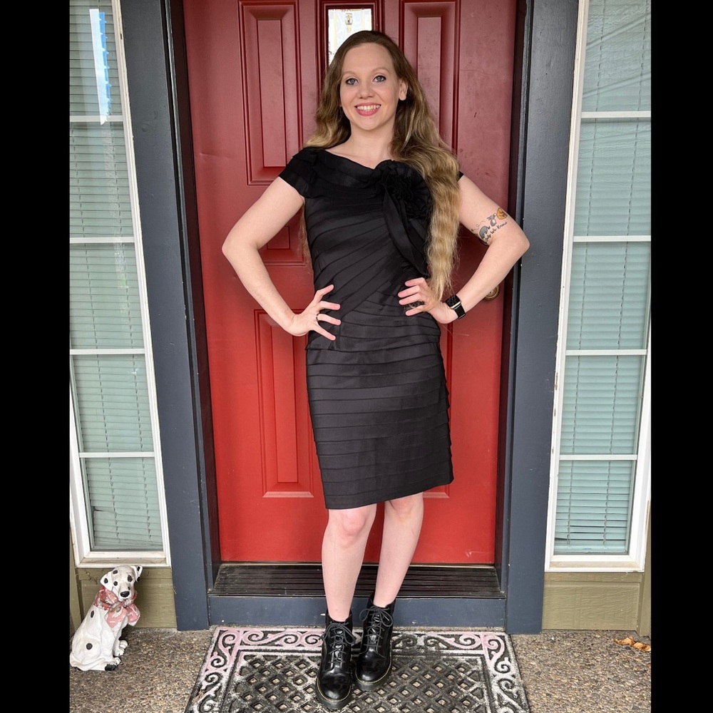 Y2K Black Label TADASHI SHOJI Body Con Cocktail Dress size 6 Asymmetrical